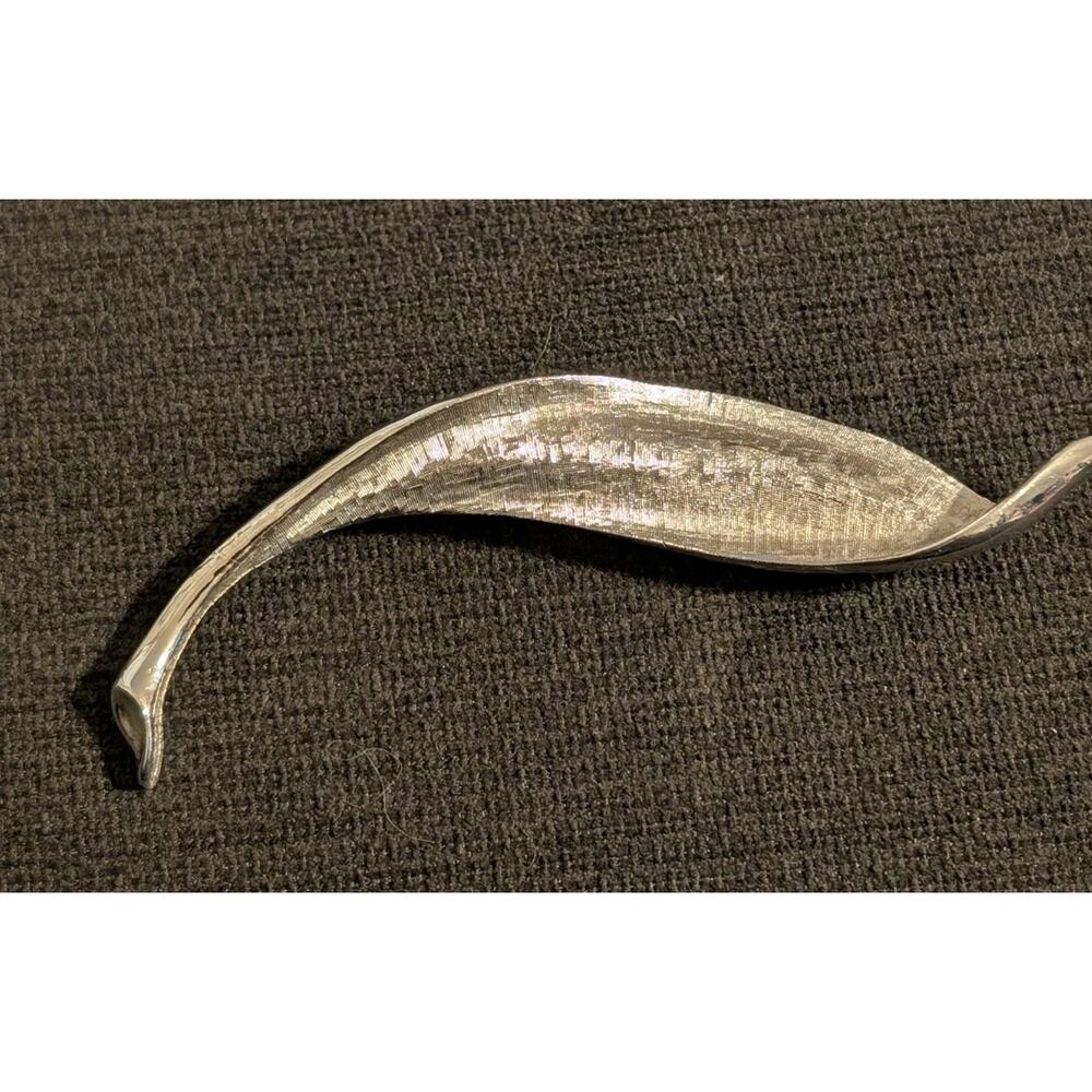 Vintage Large Charel Leaf Brooch Pin- Shiny Brushed Silver-tone Mid-century sf60 - Picture 2 of 8